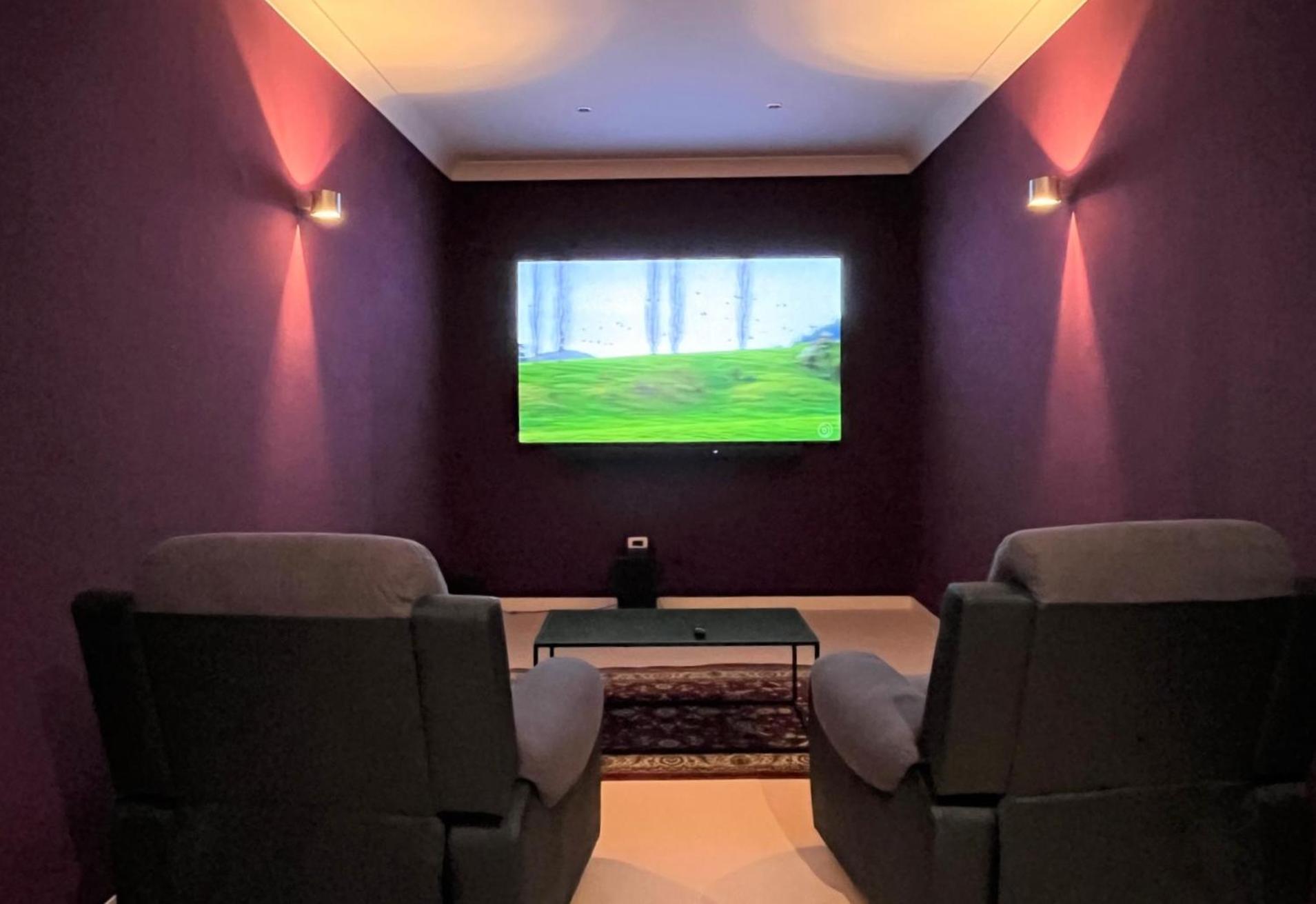 Large Luxury Apartment Located Right In Town Taupo Bagian luar foto
