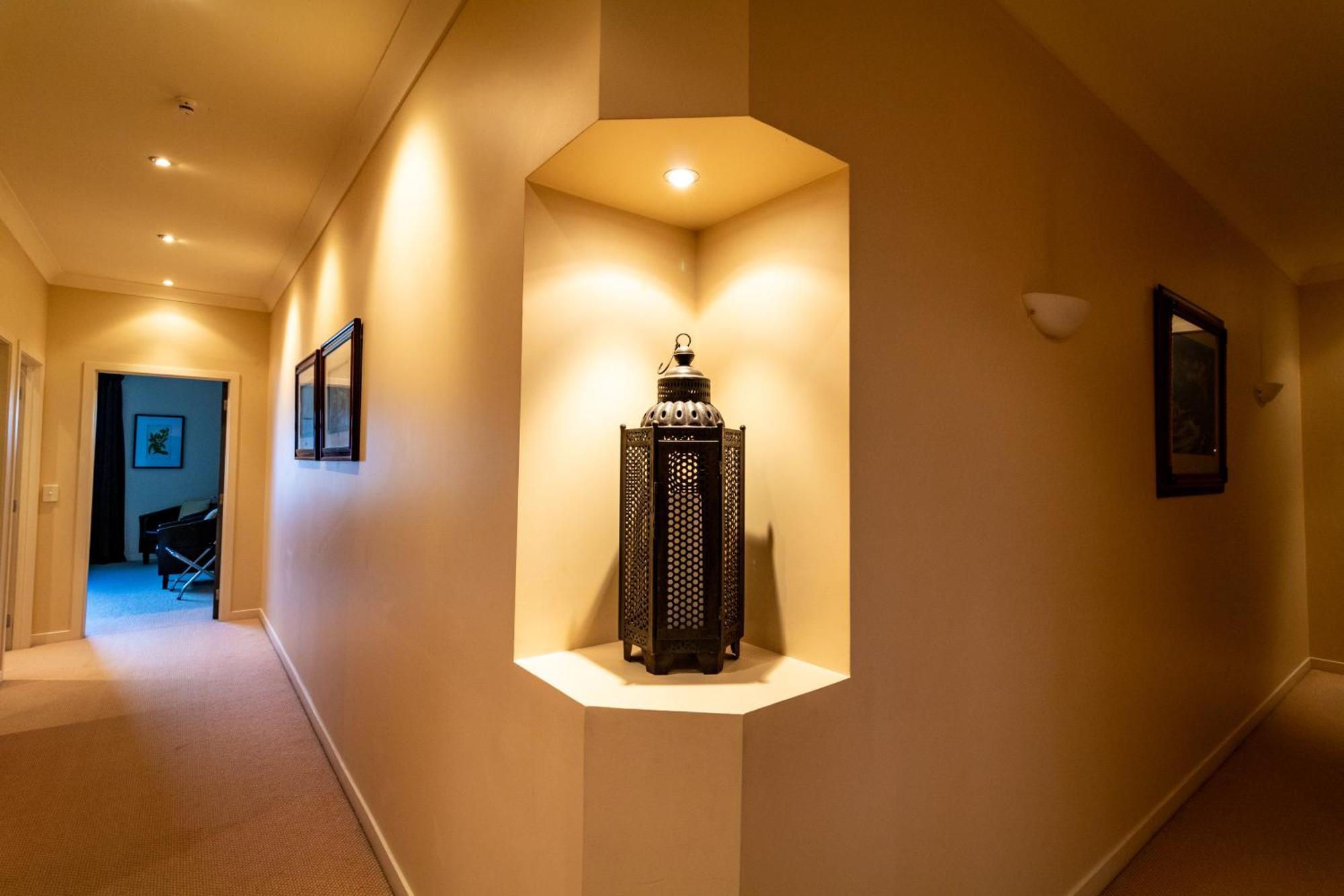 Large Luxury Apartment Located Right In Town Taupo Bagian luar foto