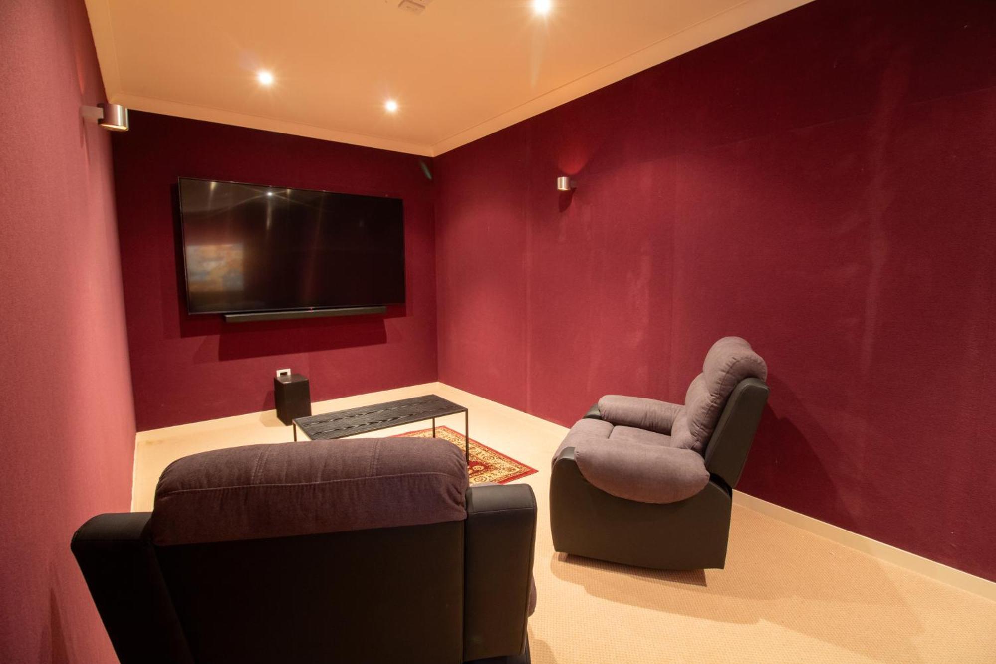 Large Luxury Apartment Located Right In Town Taupo Bagian luar foto